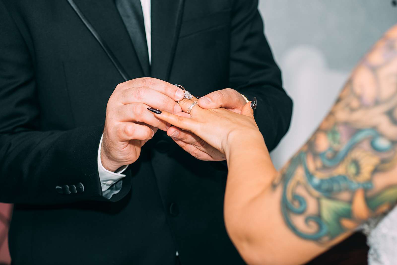 A Tattooed Couples' Las Vegas Elopement with a Flapper Inspired