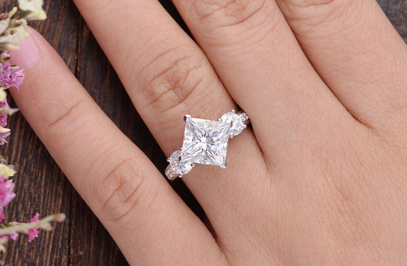 Pleasing Diamond & Gold Finger Ring | Buy diamond rings online at  rinayra.com
